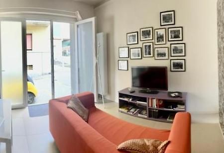 Apartamento Piccolo Loft In Centro Asti Exterior foto